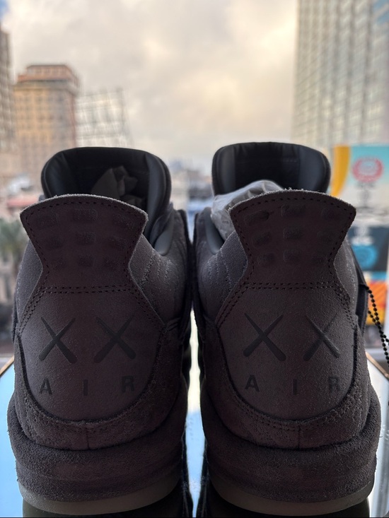 Air Jordan 4 Retro Kaws Gray Suede - Picture 4 of 8